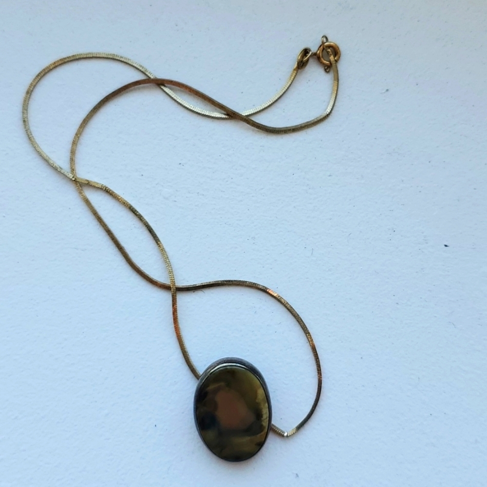 Pendant necklace